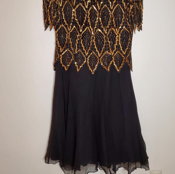 Golden Leaf Beaded and Sequin Black and Gold Flowy Short Sleeve Evening Dress - Picture 15 of 16
